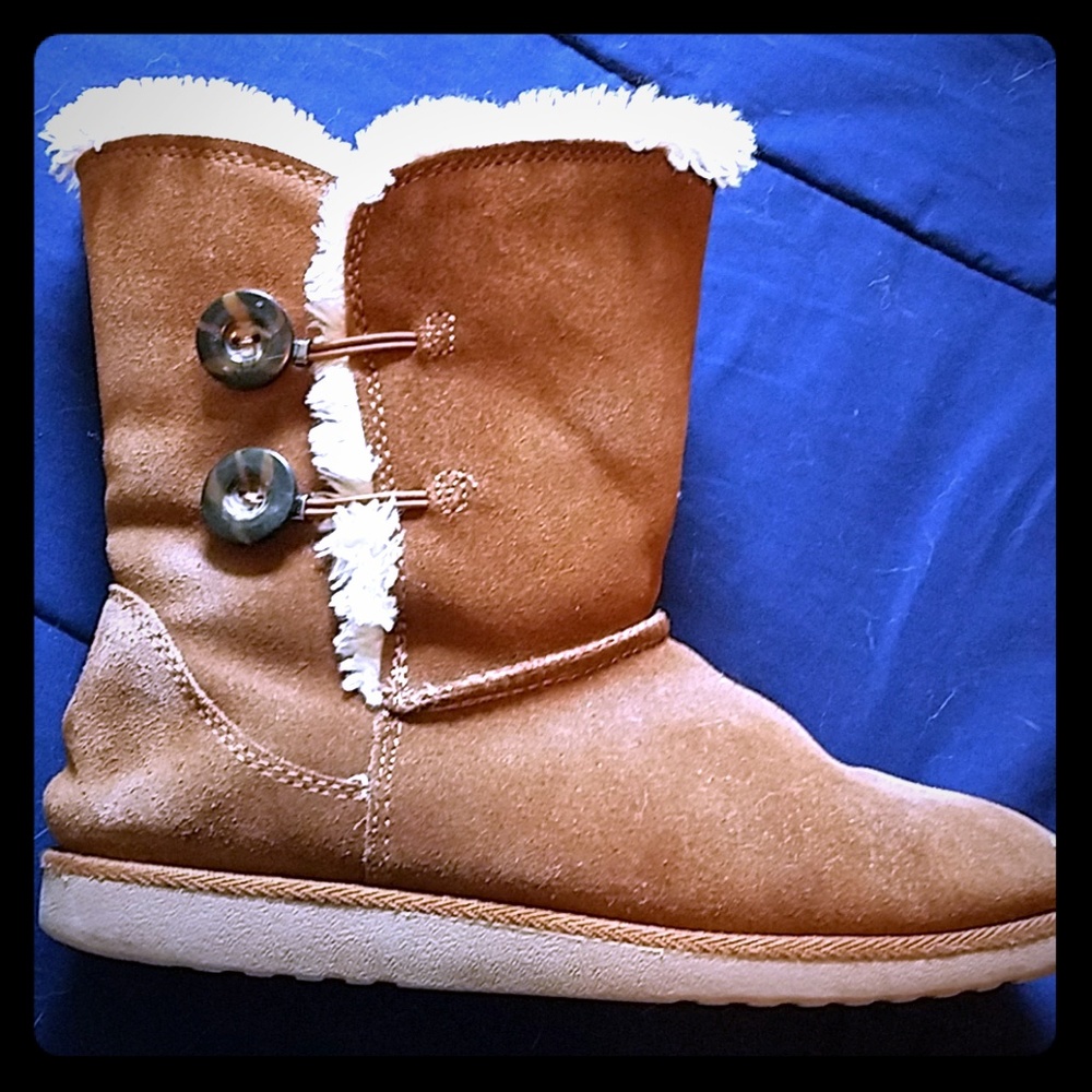 Genuine suede bearpaw boots. Size 9 US womens